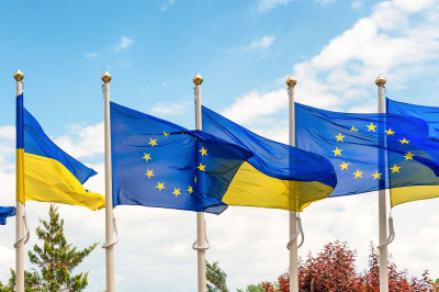 ukraine-european-union-flags.jpg